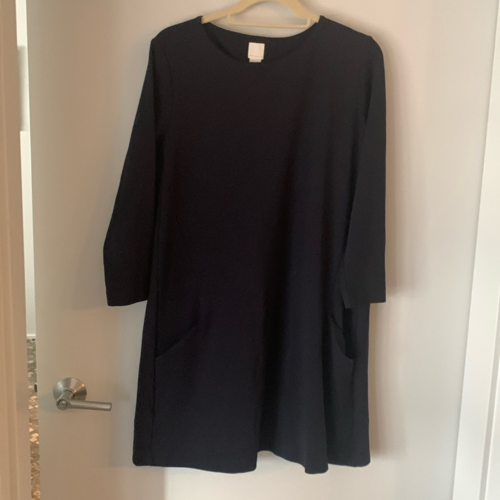 H&M women’s navy dress with pockets. Never worn